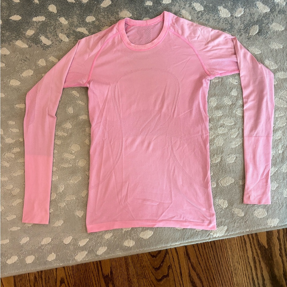 Blush pink Swiftly Tech Long-Sleeve Shirt 2.0 Hip Length. Size 6